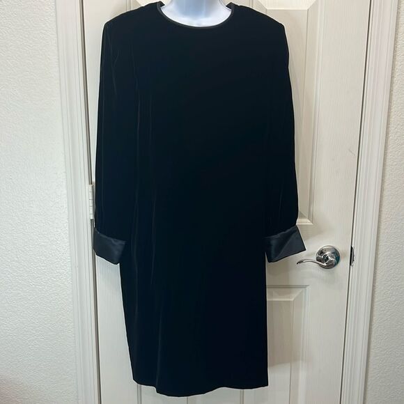 Morton Myles Black Velvet Dress Sz 12 Scoop Neck Long Sleeve Gold Diamond Button - Picture 1 of 11